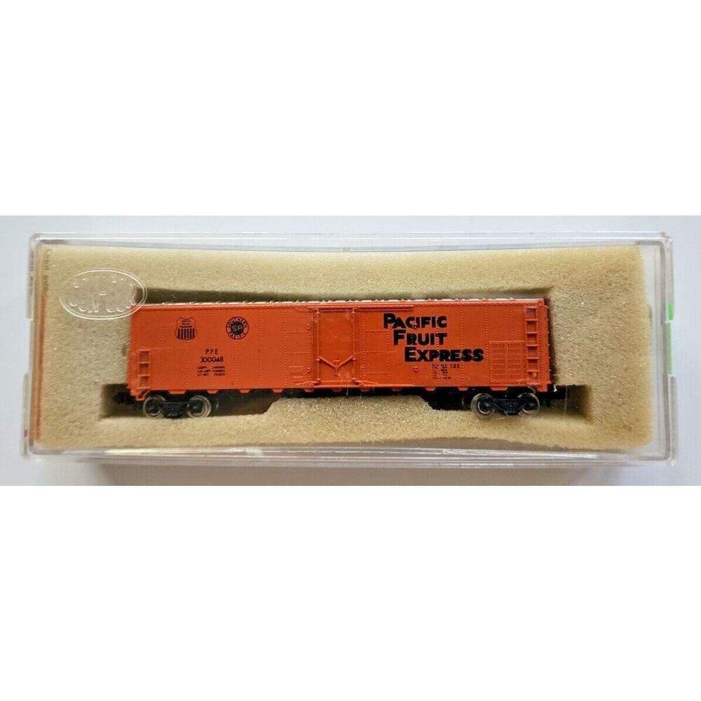 Con-Cor Union Pacific 55' Modern Reefer Car N Scale Pacific Fruit ExpressU105-32